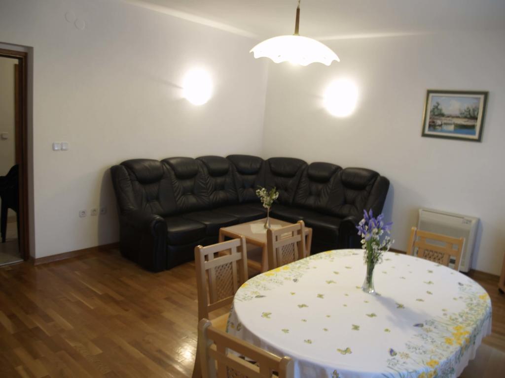 אוגייאן Apartments Mrva מראה חיצוני תמונה